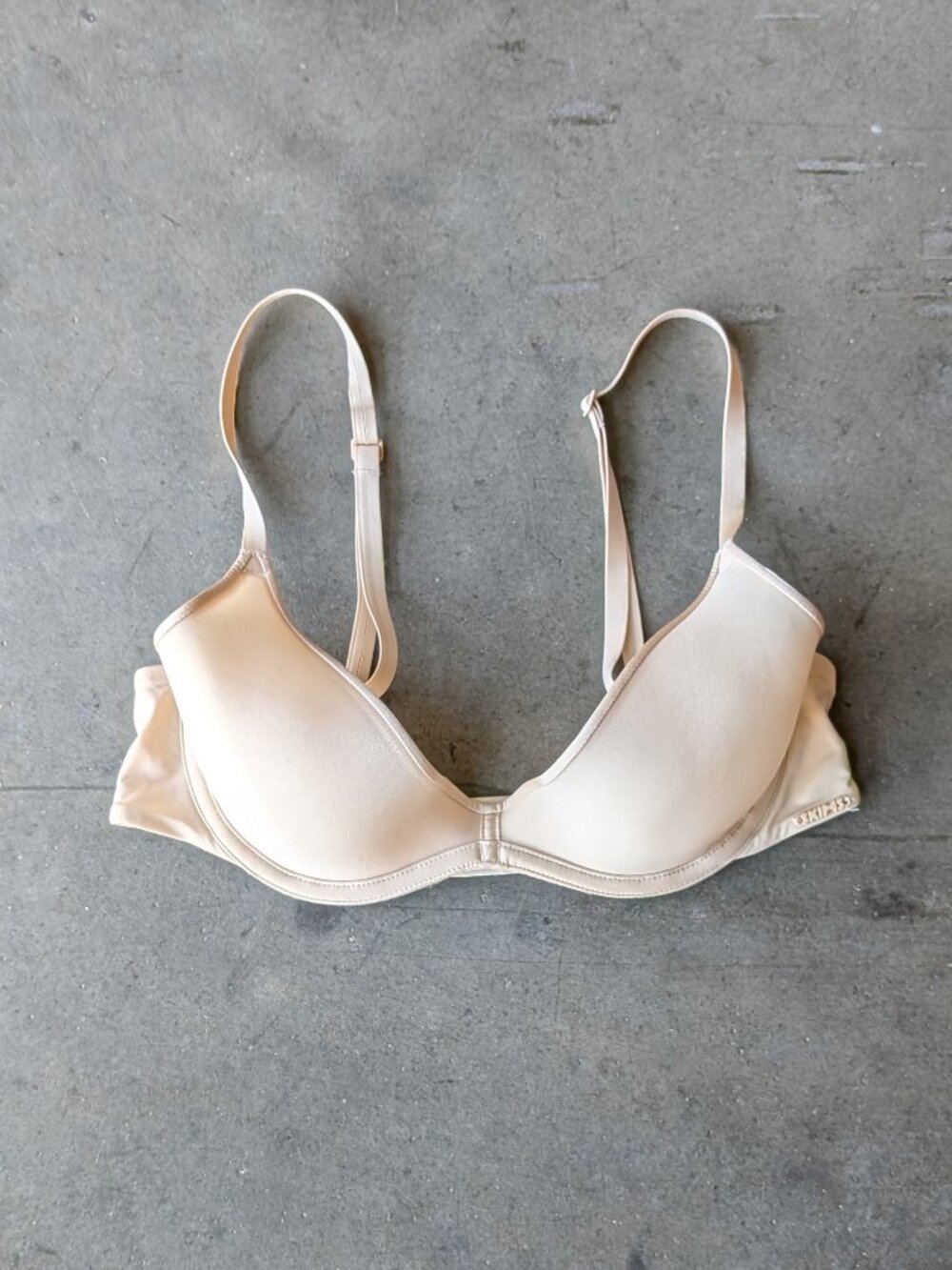 SKIMS Weightless Scoop Bra size 34B